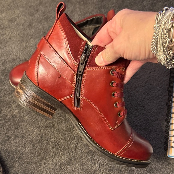 Taos Footwear Red Lace Up Boots - Picture 4 of 6